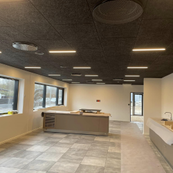 LED SKINNE HVID / SORT FASEDMP 22W